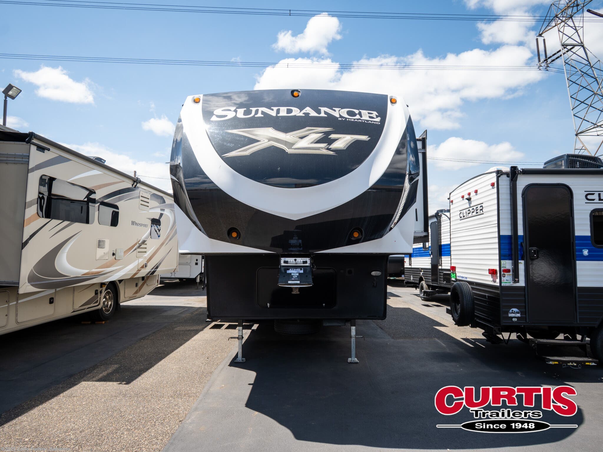 Call now about this 2018 Heartland Sundance XLT 289TS! 2018 Heartland Sundance XLT 289TS - Used Fifth Wheel For Sale by Curtis Trailers - Beaverton in Beaverton, Oregon