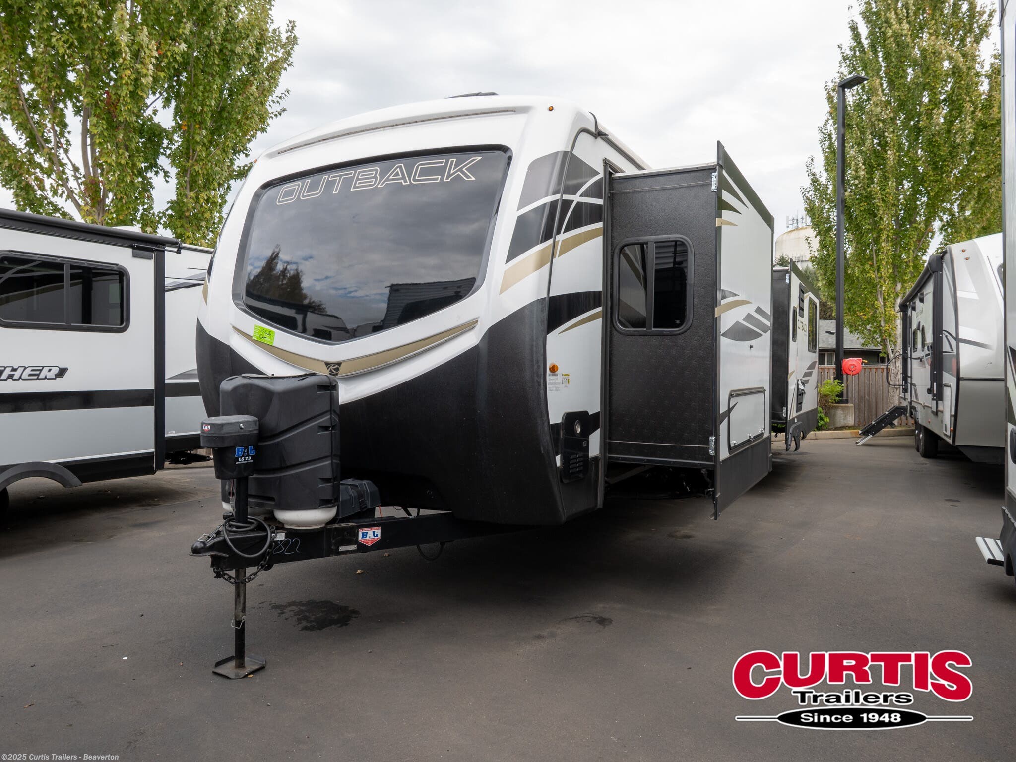 Call now about this 2022 Keystone Outback 330rl! 2022 Keystone Outback 330rl - Used Travel Trailer For Sale by Curtis Trailers - Beaverton in Beaverton, Oregon