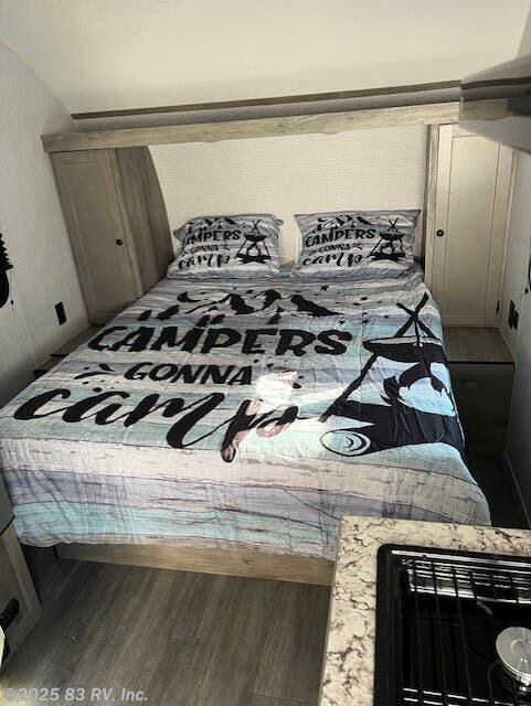 Call now about this 2025 Sunset Park RV Sun Lite 19RB! 2025 Sunset Park RV Sun Lite 19RB - New Travel Trailer For Sale by 83 RV, Inc. in Long Grove, Illinois features Water Heater, Fire Extinguisher, CO Detector, Fantastic Fan, Stove