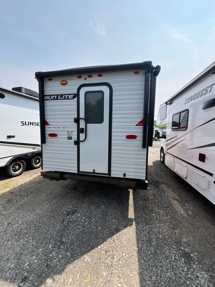 Call now about this 2026 Sunset Park RV Sun Lite 16BH! 2026 Sunset Park RV Sun Lite 16BH - New Travel Trailer For Sale by 83 RV, Inc. in Long Grove, Illinois features TV Antenna, Furnace, CO Detector, Stove, Solar Panels