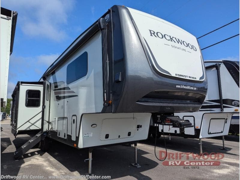 Email now about this 2026 Forest River Rockwood Signature R372RL! New 2026 Forest River Rockwood Signature R372RL available in Clermont, New Jersey