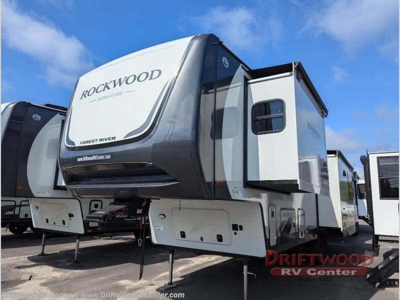 Contact us now about this 2026 Forest River Rockwood Signature R372RL! 2026 Rockwood Signature R372RL by Forest River from Driftwood RV Center in Clermont, New Jersey