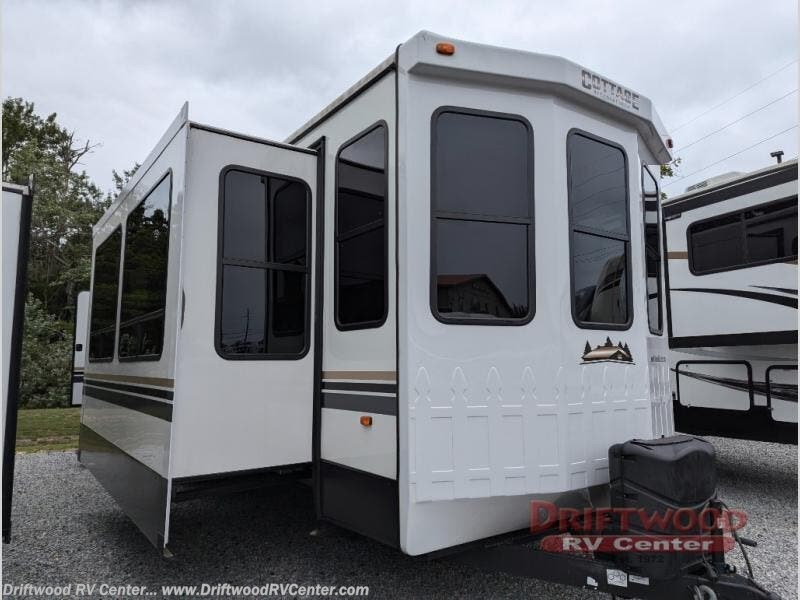 Email now about this 2022 Forest River Cedar Creek Cottage 40CCK! Used 2022 Forest River Cedar Creek Cottage 40CCK available in Clermont, New Jersey