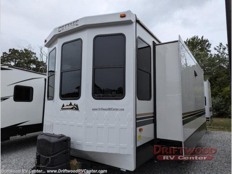 Contact us now about this 2022 Forest River Cedar Creek Cottage 40CCK! 2022 Cedar Creek Cottage 40CCK by Forest River from Driftwood RV Center in Clermont, New Jersey