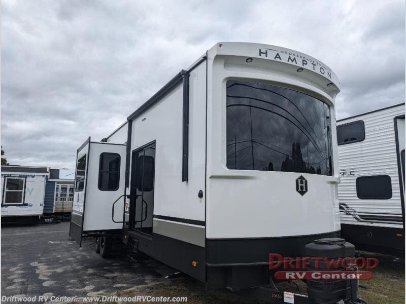 Email now about this 2026 CrossRoads Hampton 388FKL! New 2026 CrossRoads Hampton 388FKL available in Clermont, New Jersey