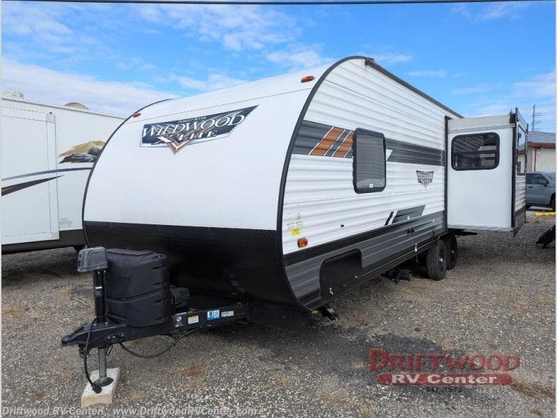 Contact us now about this 2022 Forest River Wildwood X-Lite 24RLXL! 2022 Wildwood X-Lite 24RLXL by Forest River from Driftwood RV Center in Clermont, New Jersey
