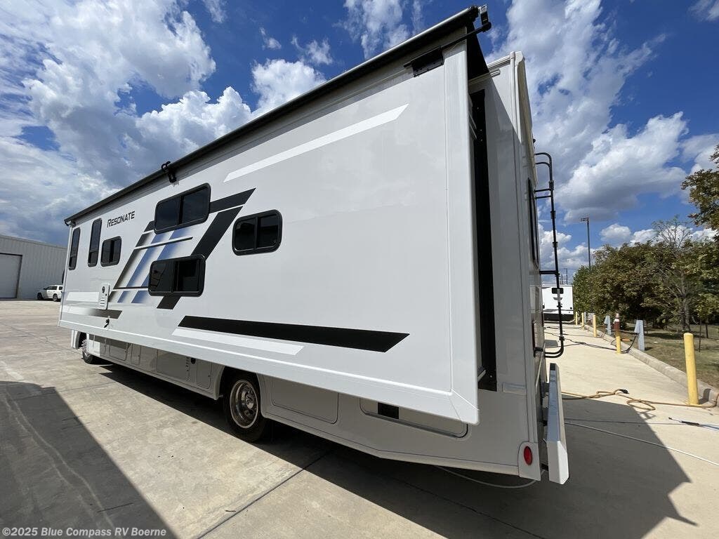 New 2026 Thor Motor Coach Resonate 32B available in Boerne, Texas