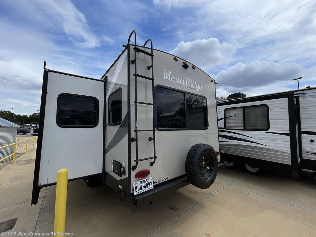 Used 2021 Highland Ridge Mesa Ridge Limited MR275RLS available in Boerne, Texas