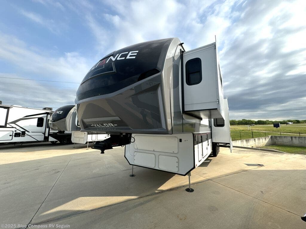 New 2025 Alliance RV Valor 40V13 available in Seguin, Texas