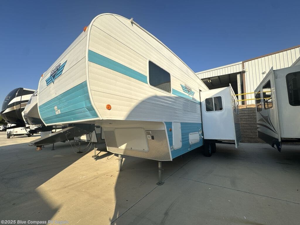 Contact us now about this 2018 Riverside RV Retro 526RK! 2018 Retro 526RK by Riverside RV from Blue Compass RV Seguin in Seguin, Texas