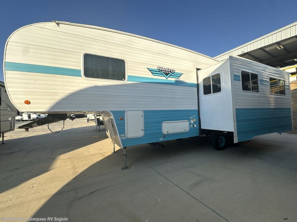 Call now about this 2018 Riverside RV Retro 526RK! 2018 Riverside RV Retro 526RK - Used Fifth Wheel For Sale by Blue Compass RV Seguin in Seguin, Texas