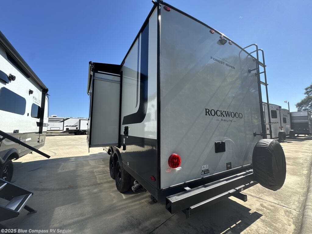 Call now about this 2026 Forest River Rockwood Mini Lite 2109S! 2026 Forest River Rockwood Mini Lite 2109S - New Travel Trailer For Sale by Blue Compass RV Seguin in Seguin, Texas