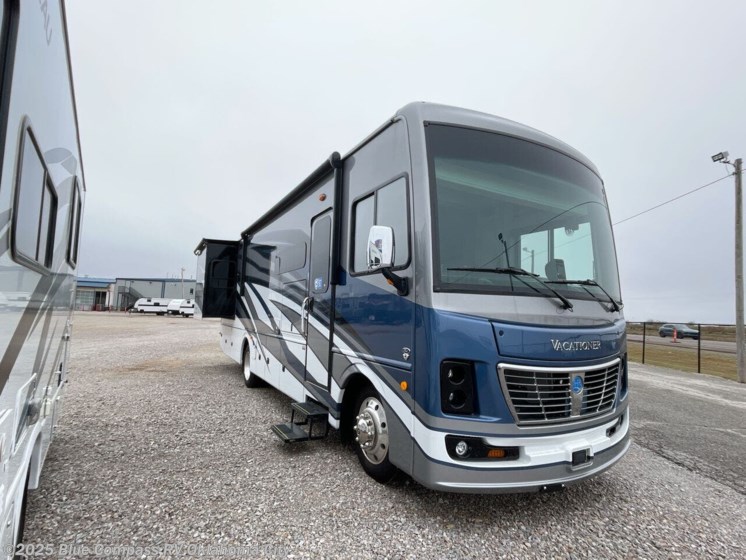 Email now about this 2025 Holiday Rambler Vacationer 33C! New 2025 Holiday Rambler Vacationer 33C available in Norman, Oklahoma