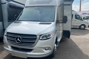 2022 Leisure Travel Unity U24MB