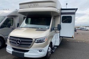 2023 Renegade Vienna 25FWC