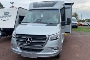 2026 Leisure Travel Unity U24MBL