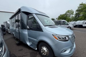 2025 Leisure Travel Unity U24RL