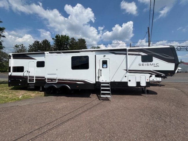 2026 Jayco Seismic 399