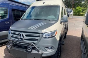 2025 Storyteller Overland Beast MODE Storyteller Overland XO