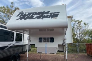 2006 S & S Montana Avalanche 993 Truck Camper