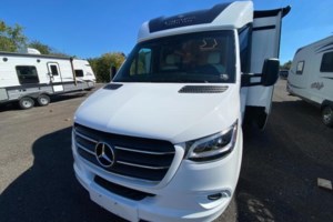 2024 Leisure Travel Unity U24FX