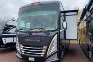 2022 Thor Motor Coach Miramar 35.2