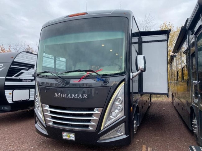 2022 Thor Motor Coach Miramar 35.2