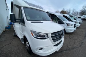 2026 Leisure Travel Unity U24RL