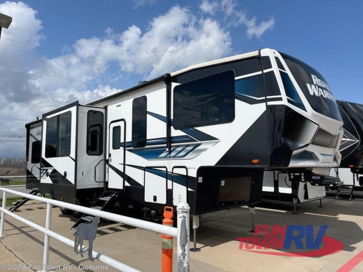 Used 2022 Heartland Road Warrior 375 available in Cleburne, Texas