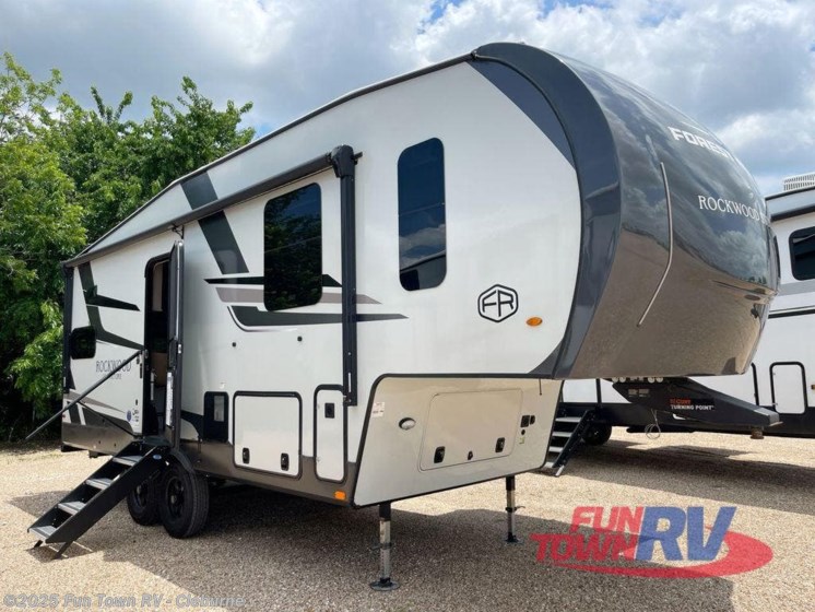 Email now about this 2025 Forest River Rockwood Signature R281RK! New 2025 Forest River Rockwood Signature R281RK available in Cleburne, Texas