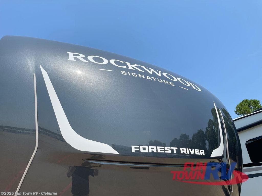 Contact us now about this 2026 Forest River Rockwood Signature 301RKS! 2026 Rockwood Signature 301RKS by Forest River from Fun Town RV - Cleburne in Cleburne, Texas