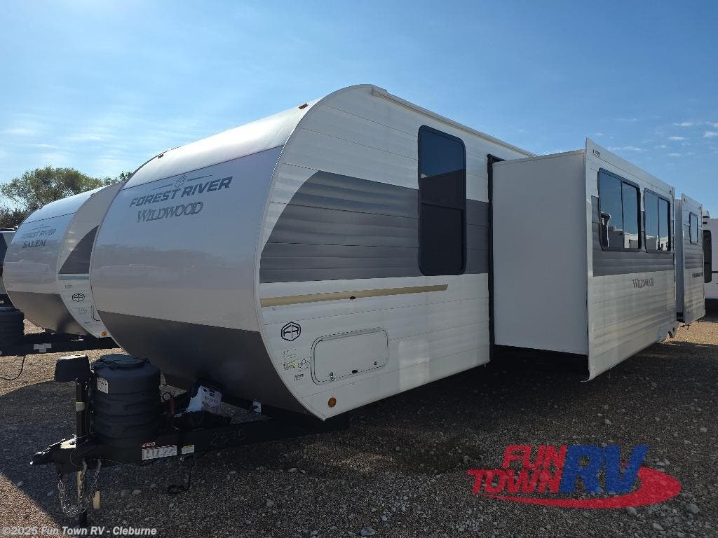 Contact us now about this 2025 Forest River Wildwood 31KQBTS! 2025 Wildwood 31KQBTS by Forest River from Fun Town RV - Cleburne in Cleburne, Texas
