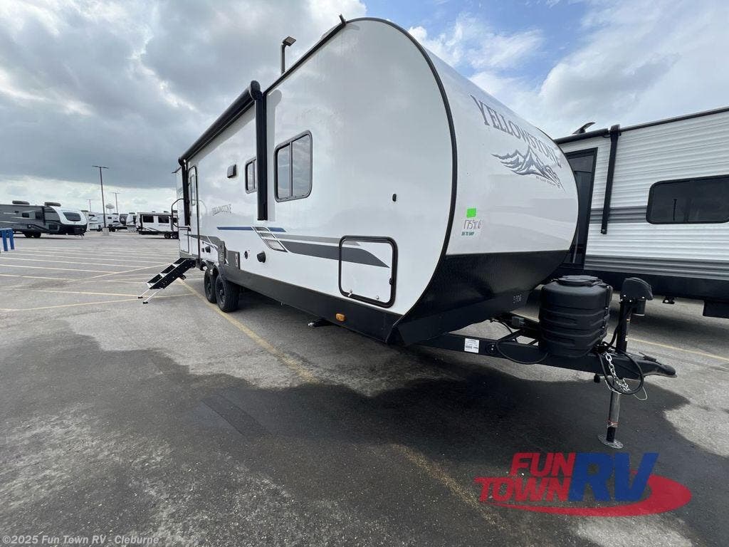 Email now about this 2025 Gulf Stream Yellowstone Ranch Edition 26RBS! New 2025 Gulf Stream Yellowstone Ranch Edition 26RBS available in Cleburne, Texas