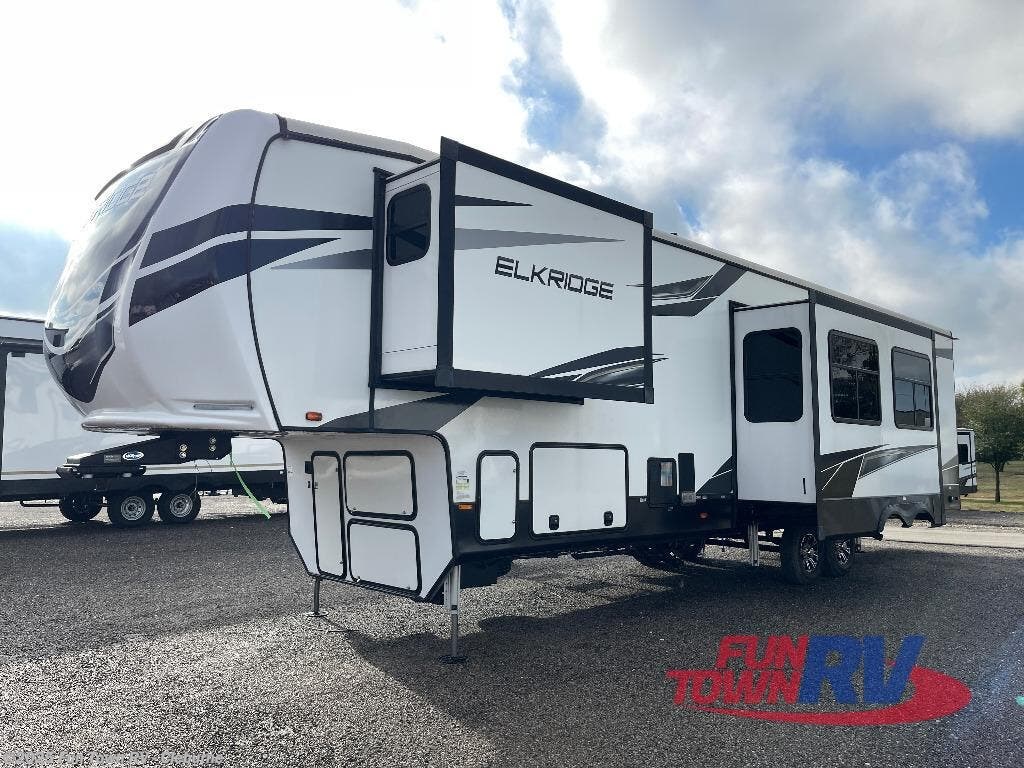 Contact us now about this 2023 Heartland ElkRidge 37BBH! 2023 ElkRidge 37BBH by Heartland from Fun Town RV - Cleburne in Cleburne, Texas