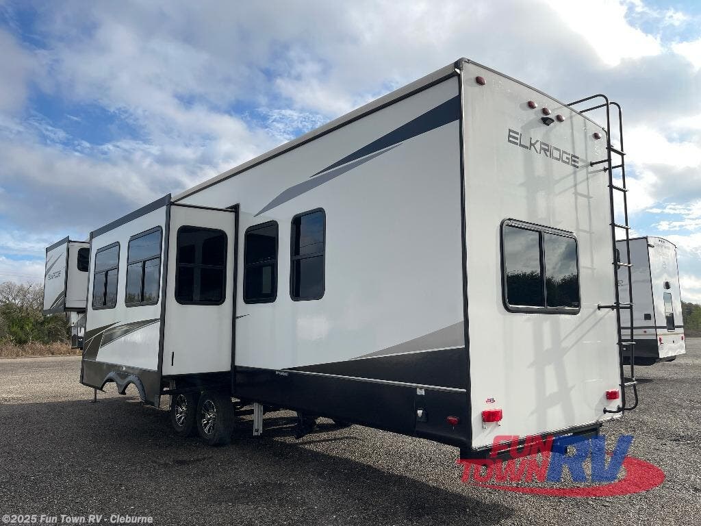 Used 2023 Heartland ElkRidge 37BBH available in Cleburne, Texas