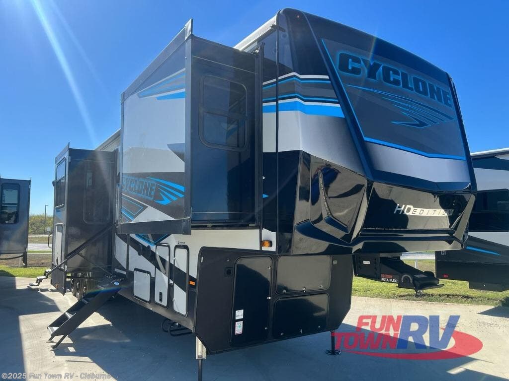 Email now about this 2025 Heartland Cyclone 4008! New 2025 Heartland Cyclone 4008 available in Cleburne, Texas