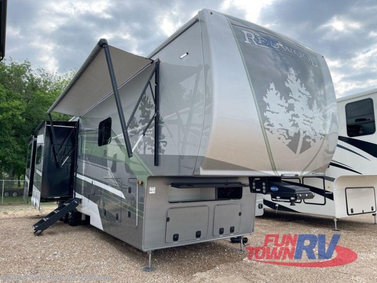 Email now about this 2025 Redwood RV Redwood 415RD! New 2025 Redwood RV Redwood 415RD available in Cleburne, Texas