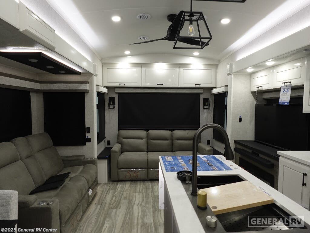 Call now about this 2025 Jayco Pinnacle 32RLTS! 2025 Jayco Pinnacle 32RLTS - New Fifth Wheel For Sale by General RV Center in Brownstown Township, Michigan