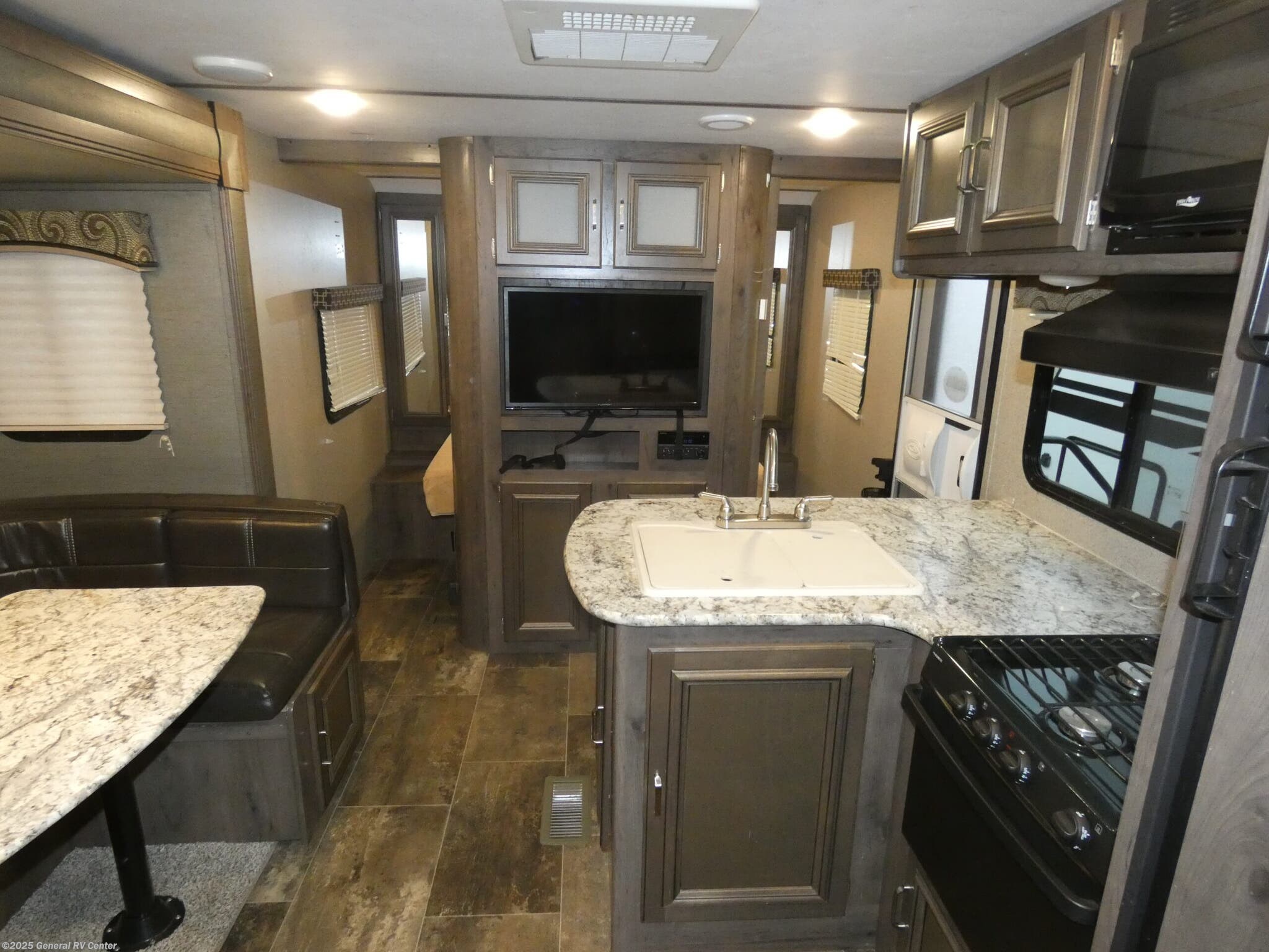 Used 2019 Keystone Passport GT 2400BH available in Brownstown Township, Michigan