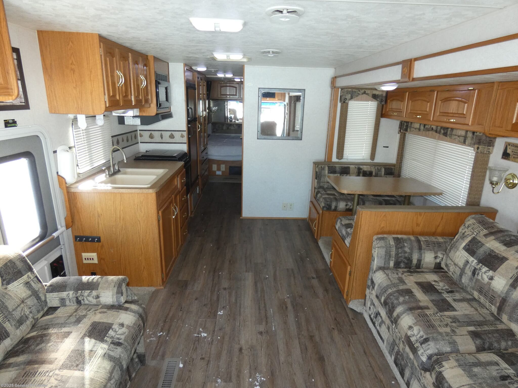 Call now about this 2004 Thor Motor Coach Daybreak 3270! 2004 Thor Motor Coach Daybreak 3270 - Used Class A For Sale by General RV Center in Brownstown Township, Michigan