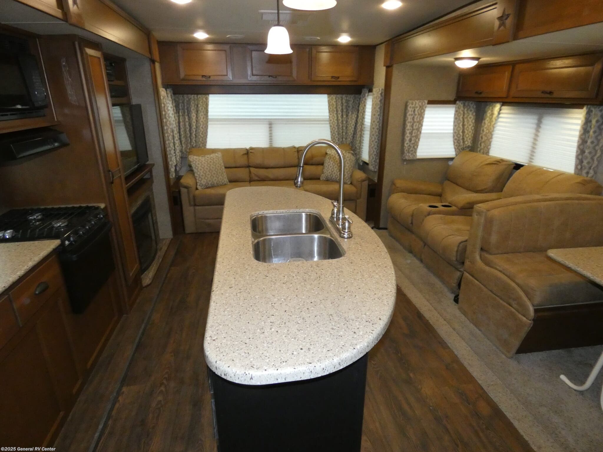 Call now about this 2015 Highland Ridge Open Range 272RLS! 2015 Highland Ridge Open Range 272RLS - Used Travel Trailer For Sale by General RV Center in Brownstown Township, Michigan