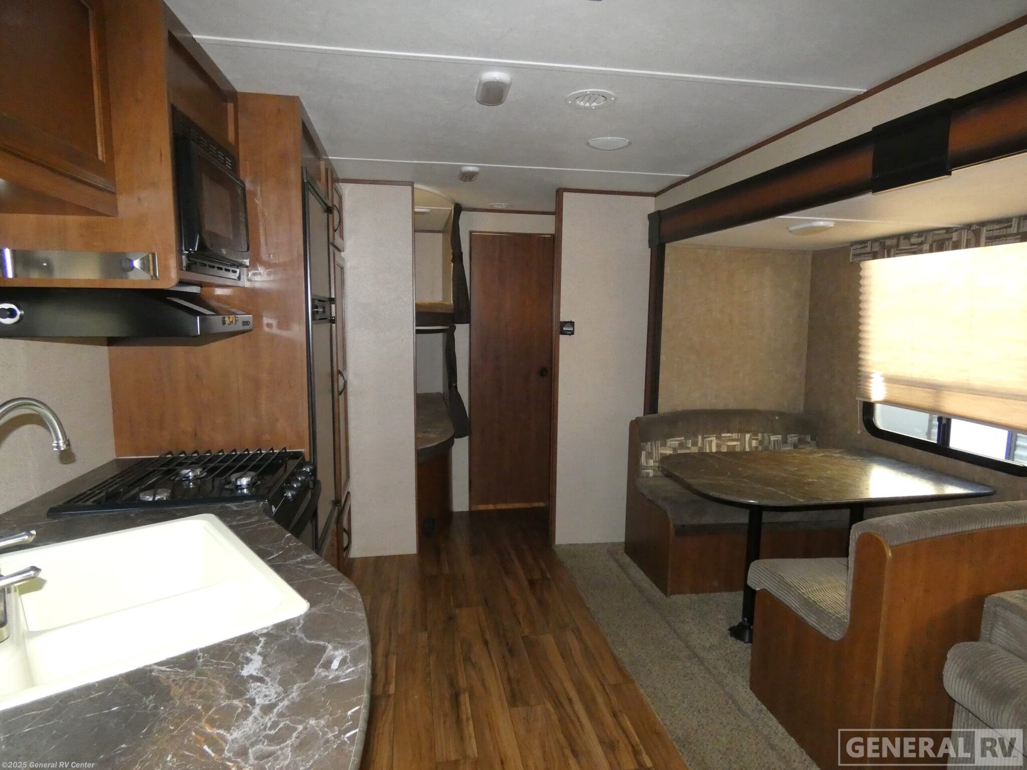 Call now about this 2016 Jayco Flight SLX 267BHSW! 2016 Jayco Flight SLX 267BHSW - Used Travel Trailer For Sale by General RV Center in Mount Clemens, Michigan