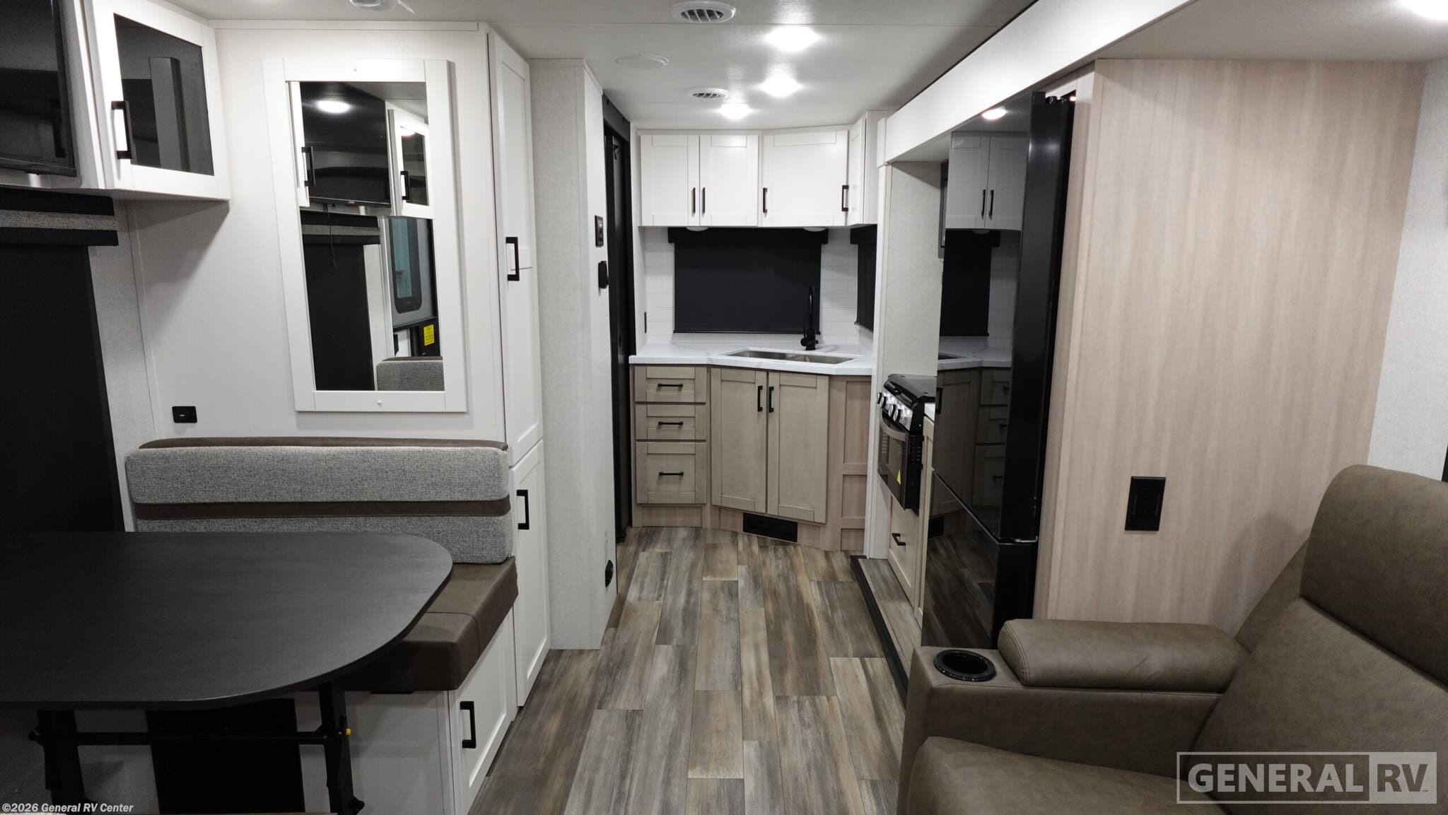 Call now about this 2026 Highland Ridge Range Lite 211RKM! 2026 Highland Ridge Range Lite 211RKM - New Travel Trailer For Sale by General RV Center in Elizabethtown, Pennsylvania