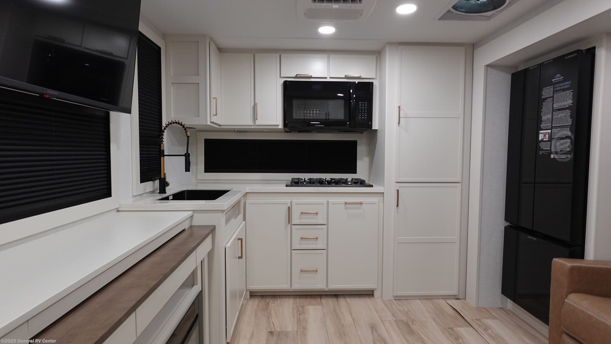 Call now about this 2026 Brinkley RV Model I 275! 2026 Brinkley RV Model I 275 - New Travel Trailer For Sale by General RV Center in Elizabethtown, Pennsylvania