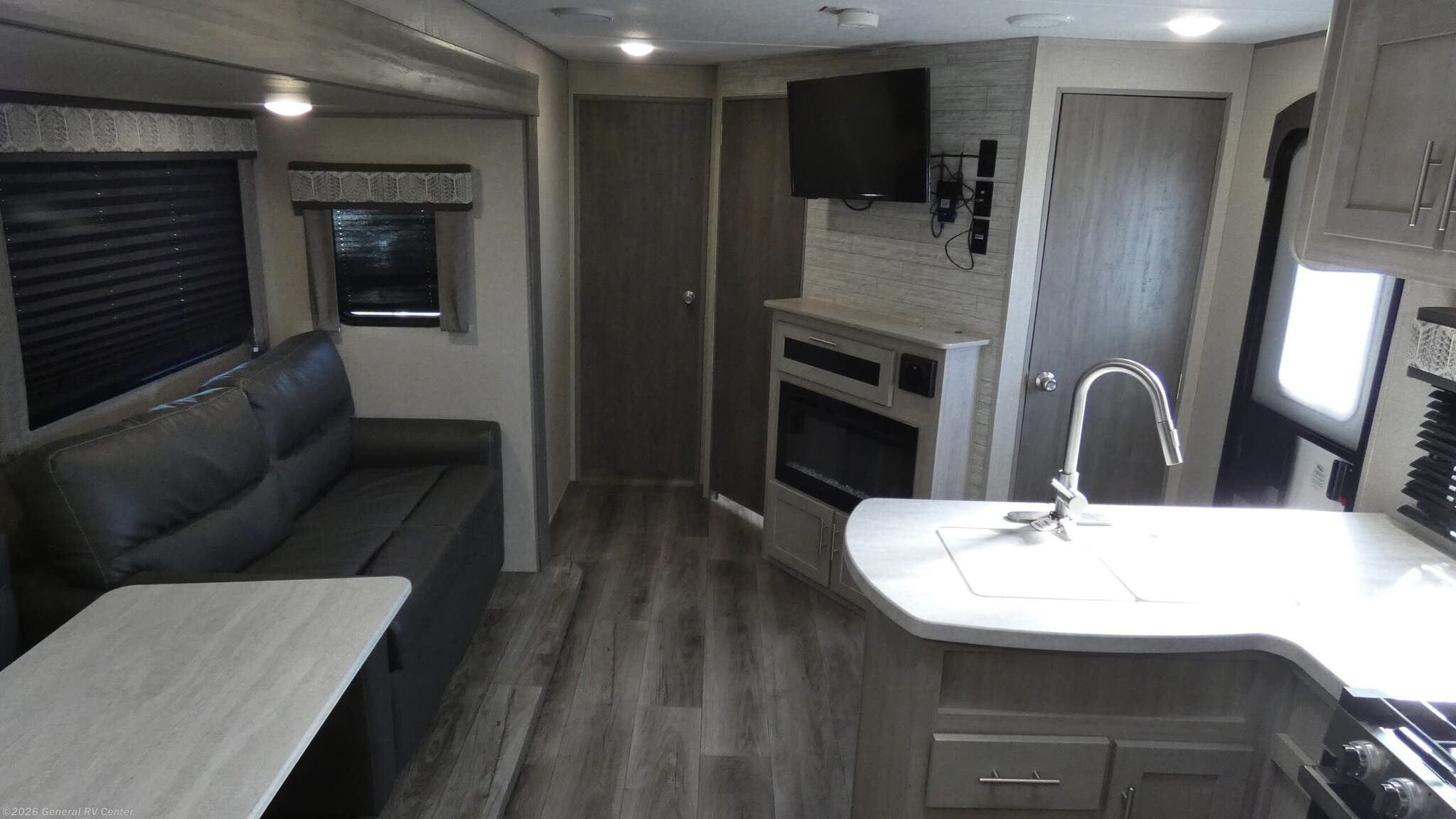 Contact us now about this 2023 Coachmen Catalina LEGACY 293TQBS! 2023 Catalina LEGACY 293TQBS by Coachmen from General RV Center in Elizabethtown, Pennsylvania