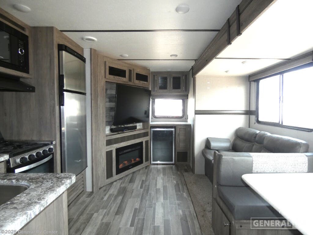 Contact us now about this 2020 CrossRoads Zinger 299RE! 2020 Zinger 299RE by CrossRoads from General RV Center in Wayland, Michigan