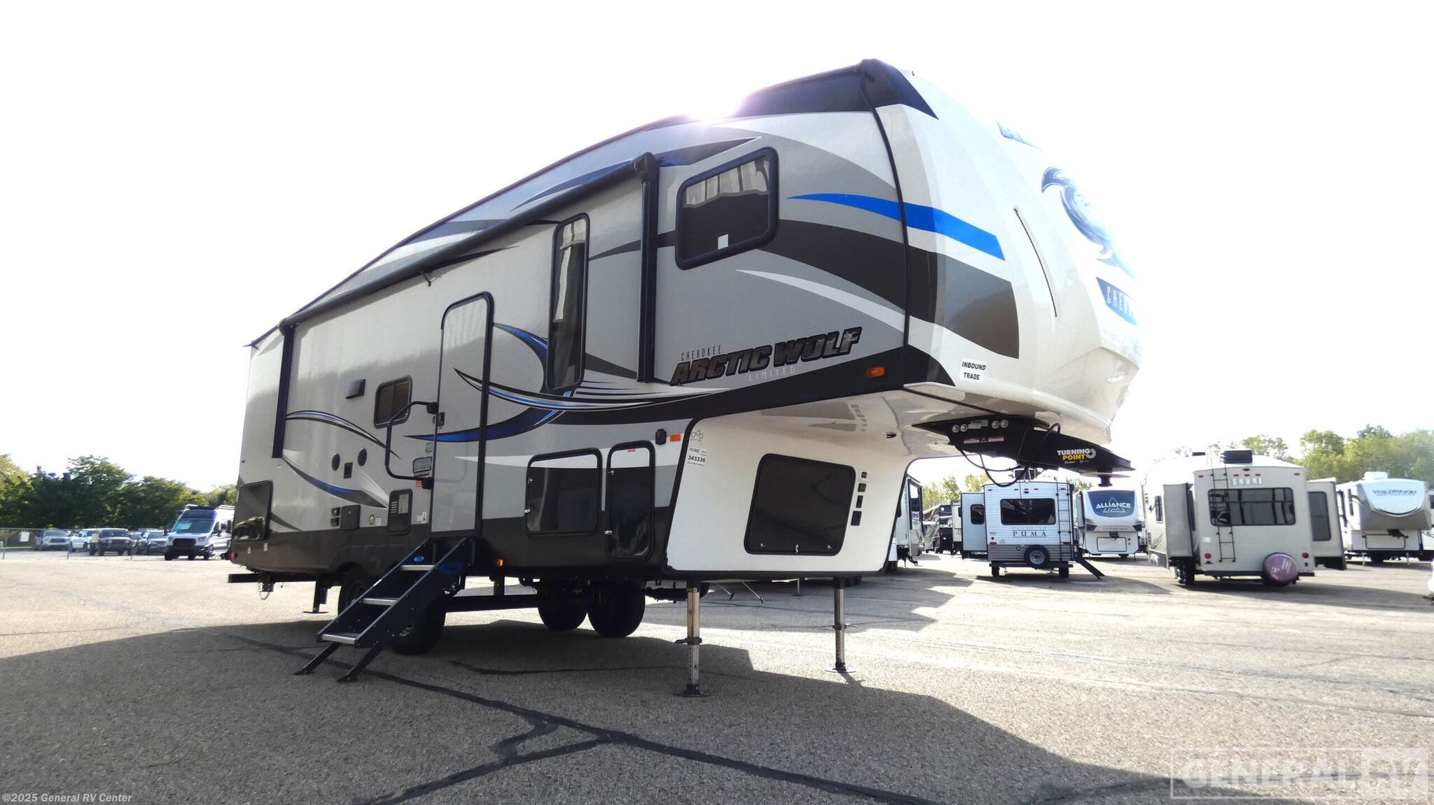 Email now about this 2018 Forest River Cherokee Arctic Wolf 255DRL4! Used 2018 Forest River Cherokee Arctic Wolf 255DRL4 available in Wayland, Michigan