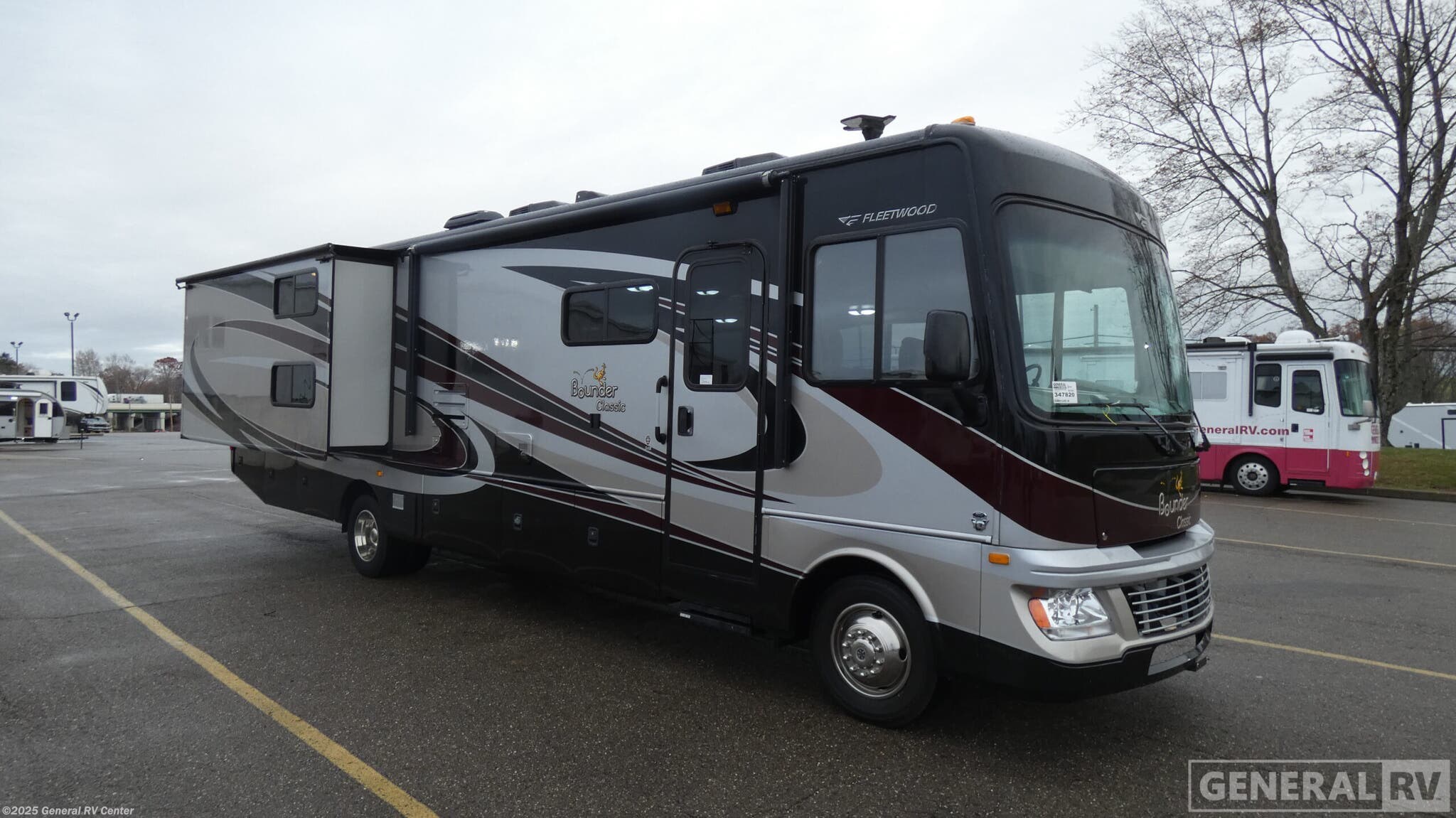 Email now about this 2014 Fleetwood Bounder Classic 34B! Used 2014 Fleetwood Bounder Classic 34B available in Wayland, Michigan