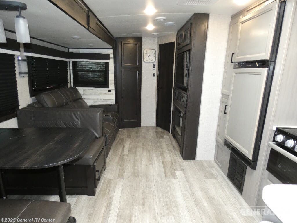 Contact us now about this 2022 Jayco White Hawk 32BH-2SLD! 2022 White Hawk 32BH-2SLD by Jayco from General RV Center in Wixom, Michigan