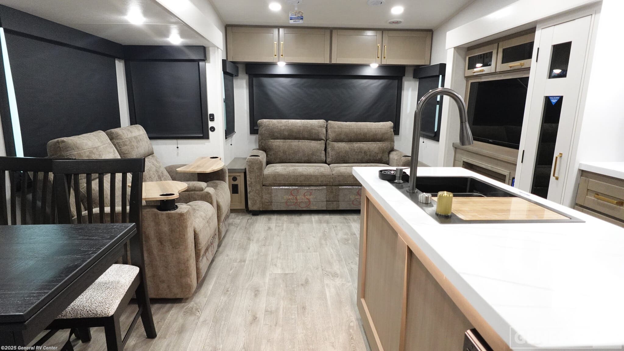 Call now about this 2026 Jayco Eagle HT 29RLC! 2026 Jayco Eagle HT 29RLC - New Fifth Wheel For Sale by General RV Center in Wixom, Michigan